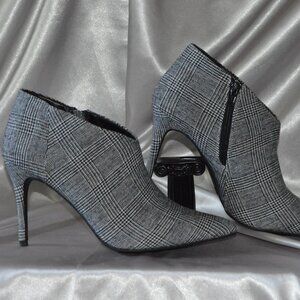 Journee Collection Women's B&W Plaid Fabric Demmi Bootie Stiletto, Size 11